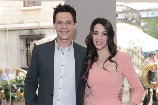 Almudena Cid y Christian Gálvez sonriendo / Gtres