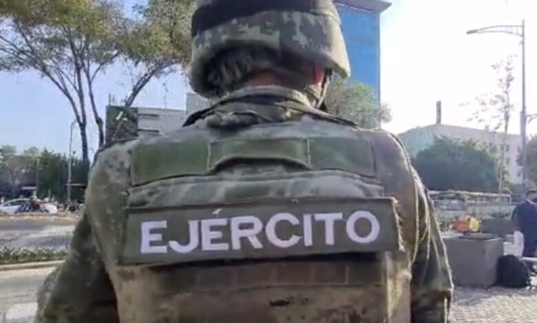 Con armas largas, elementos del Ejército salen a las calles de la CDMX; apoyarán por cierre en el Metro