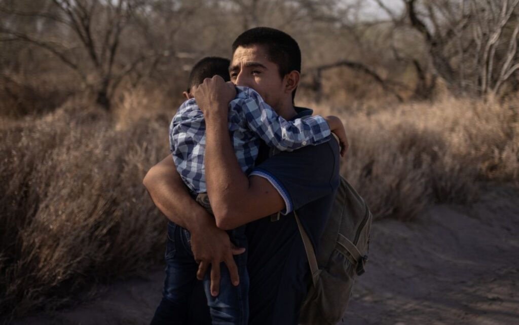 Con memorándum en Ley de Inmigración atajan separación de familias impuesta por Trump