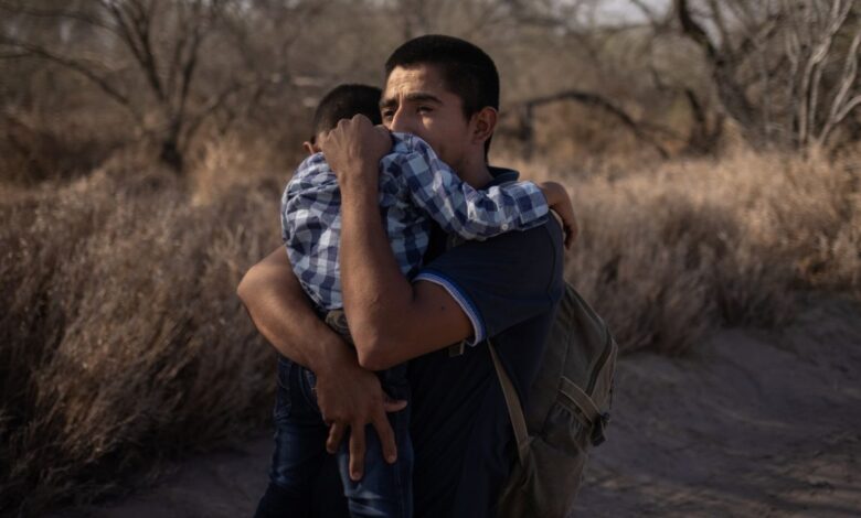 Con memorándum en Ley de Inmigración atajan separación de familias impuesta por Trump