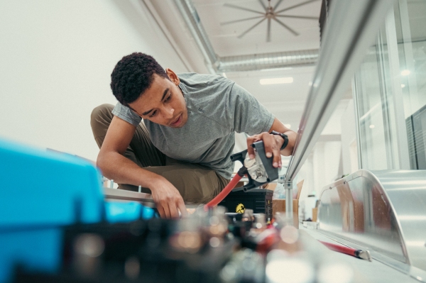 Conozca la puesta en marcha de RV totalmente eléctrica dirigida por ex alumnos de Tesla