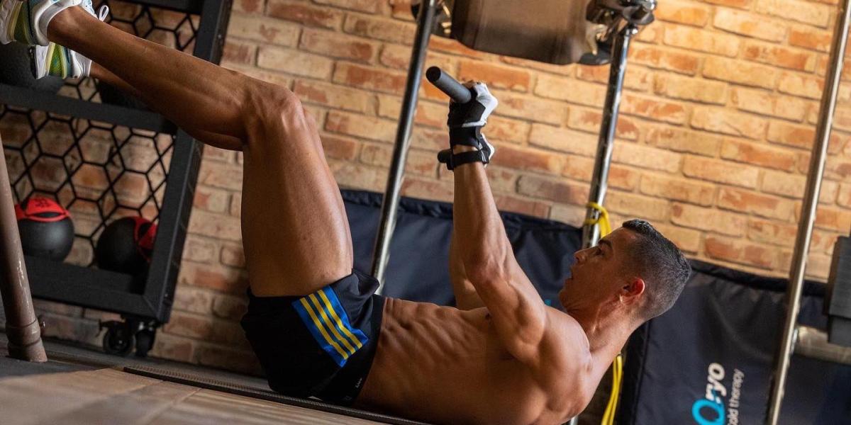 Cristiano Ronaldo se 'machaca' en casa