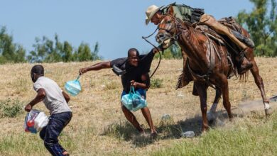 Cuatro agentes de la Patrulla Fronteriza enfrentarán procesos disciplinarios tras el maltrato a inmigrantes haitianos en Texas