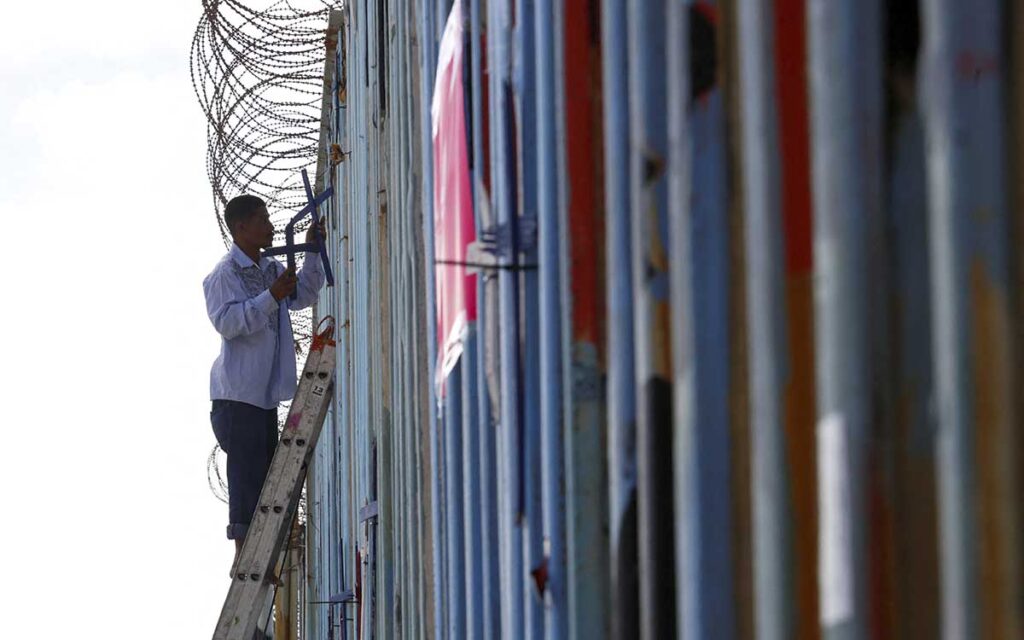 Cuatro condados de Texas declaran emergencia por 'invasión' de migrantes