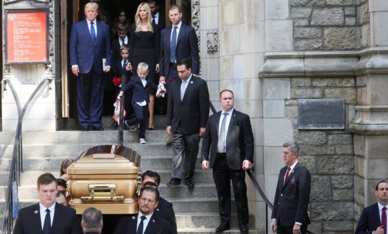 Dan último adiós a Ivana Trump
