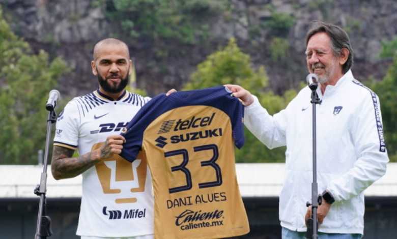 Dani Alves, presentado entre gran expectación