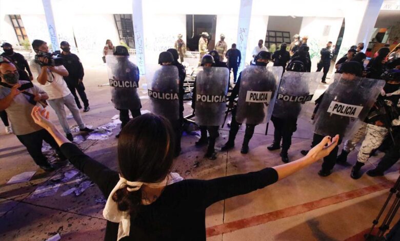 Denuncian que gobierno de QR niega reparación a víctimas de represión en protesta feminista en Cancún