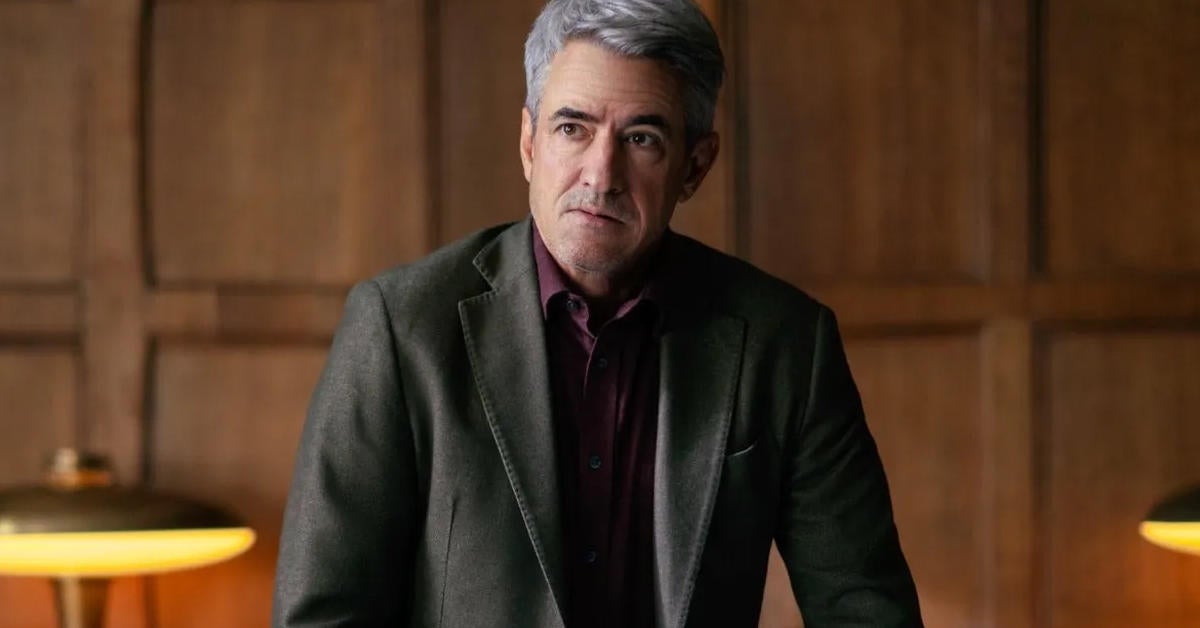 Dermot Mulroney revela la conexión de su personaje con Ghostface en la secuela