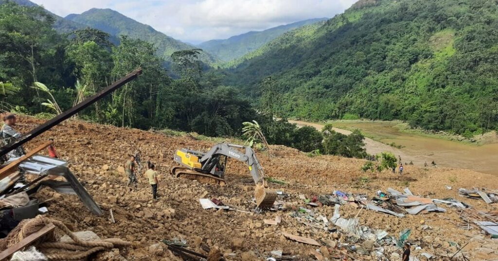 Deslizamiento de tierra en India entierra a decenas, matando al menos a 18