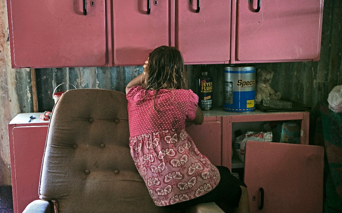 Detienen a 83 sospechosos relacionados con violación de modelos durante grabación de vídeo musical en Sudáfrica