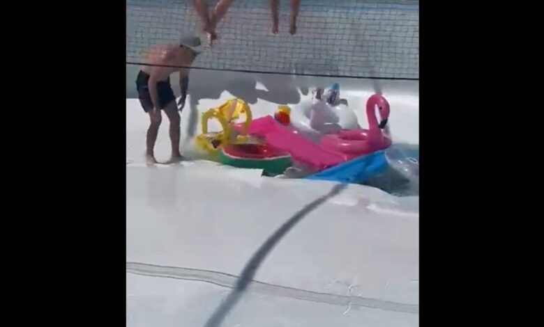 Durante fiesta, socavón se 'traga' a dos personas en una piscina en Israel | Video