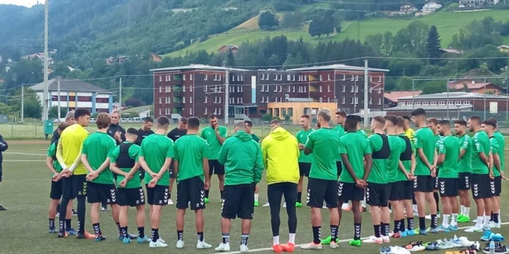 El Betis se entrena a los pies de los Alpes austriacos