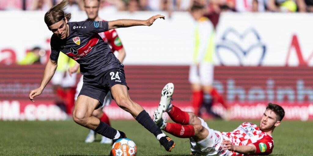 El City valora una alternativa por el precio de Cucurella