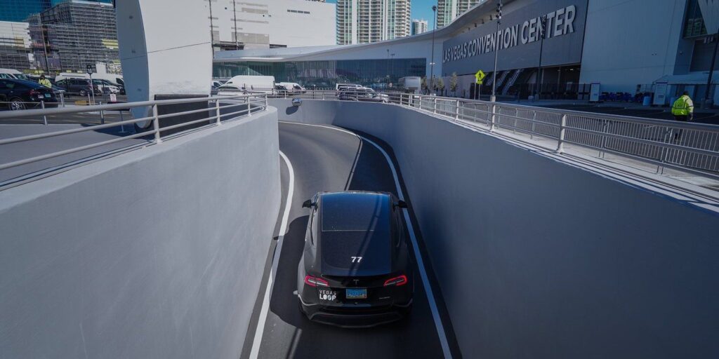 El FSD de Tesla podría usarse en túneles a finales de este año