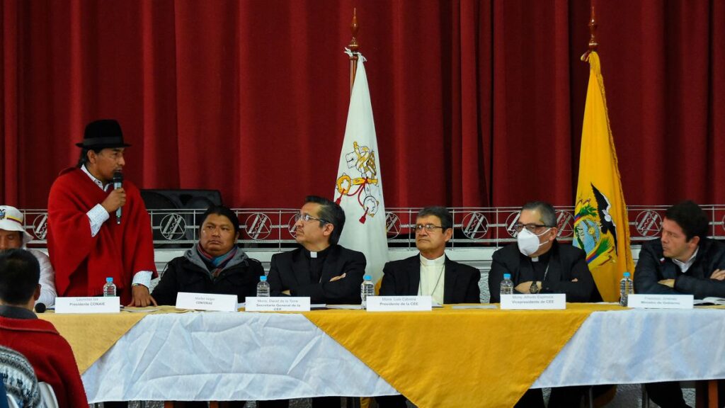 El Gobierno de Ecuador y las organizaciones indígenas firman la paz tras 18 días de caóticas protestas