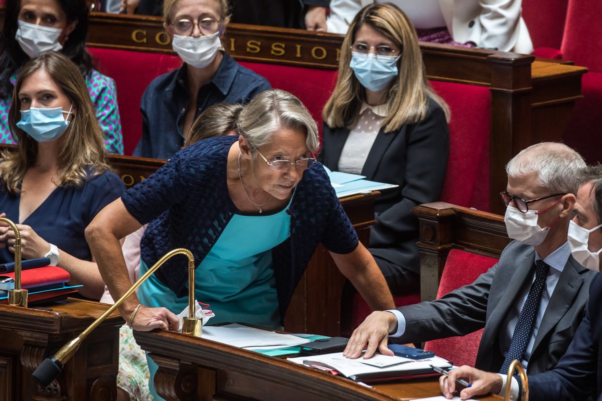 El Gobierno de Macron supera con facilidad la moción de censura de la izquierda