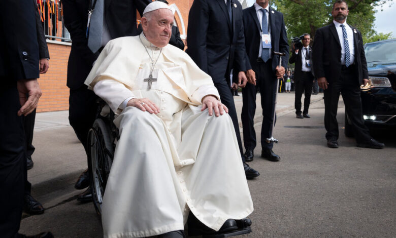 El Papa Francisco, retrasado por el envejecimiento, encuentra lecciones en la fragilidad