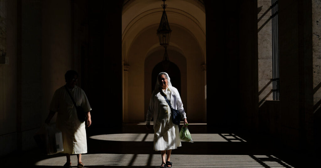 El Papa nombra a tres mujeres para un cargo que ayuda a seleccionar obispos