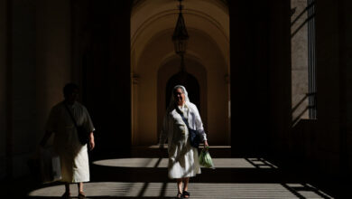 El Papa nombra a tres mujeres para un cargo que ayuda a seleccionar obispos