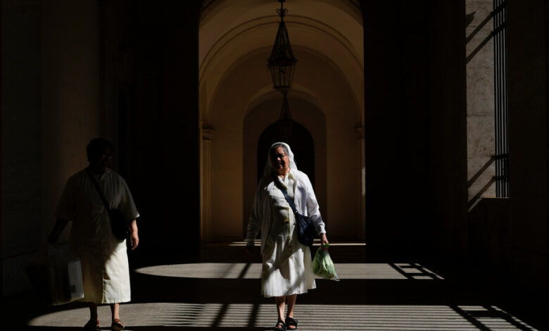El Papa nombra a tres mujeres para un cargo que ayuda a seleccionar obispos
