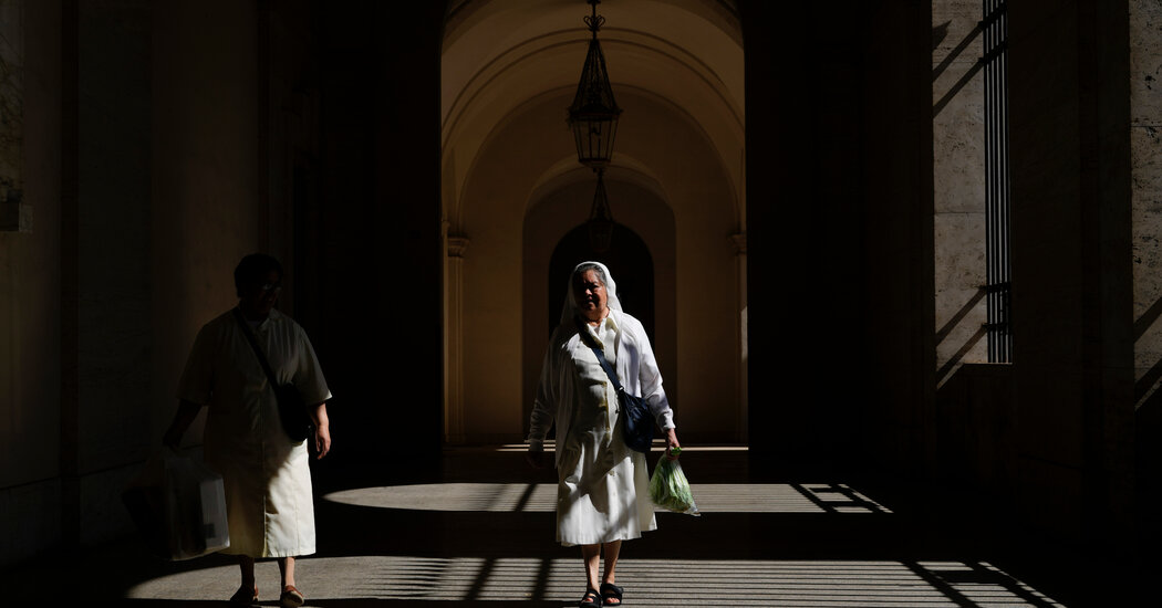 El Papa nombra a tres mujeres para un cargo que ayuda a seleccionar obispos