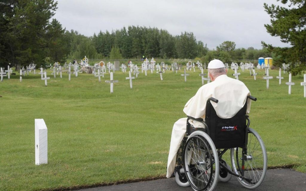 El Papa ofrece perdón en Canadá por el "mal" de los internados indígenas