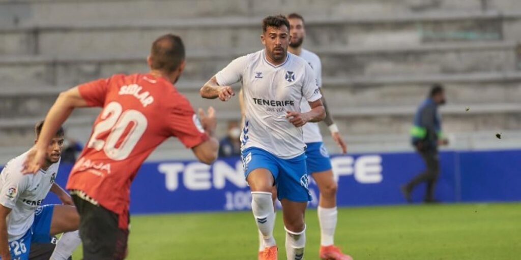 El Tenerife rescinde el contrato de Alberto Jiménez