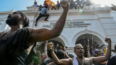 El caos envuelve a Sri Lanka mientras los manifestantes exigen la destitución del líder interino