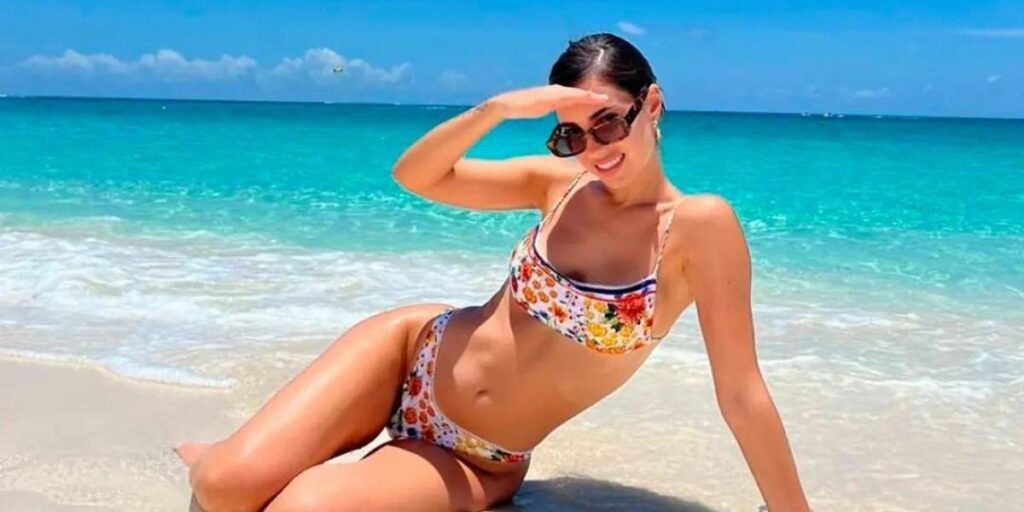 El colorido bikini de Sandra Garal que ha revolucionado las redes sociales