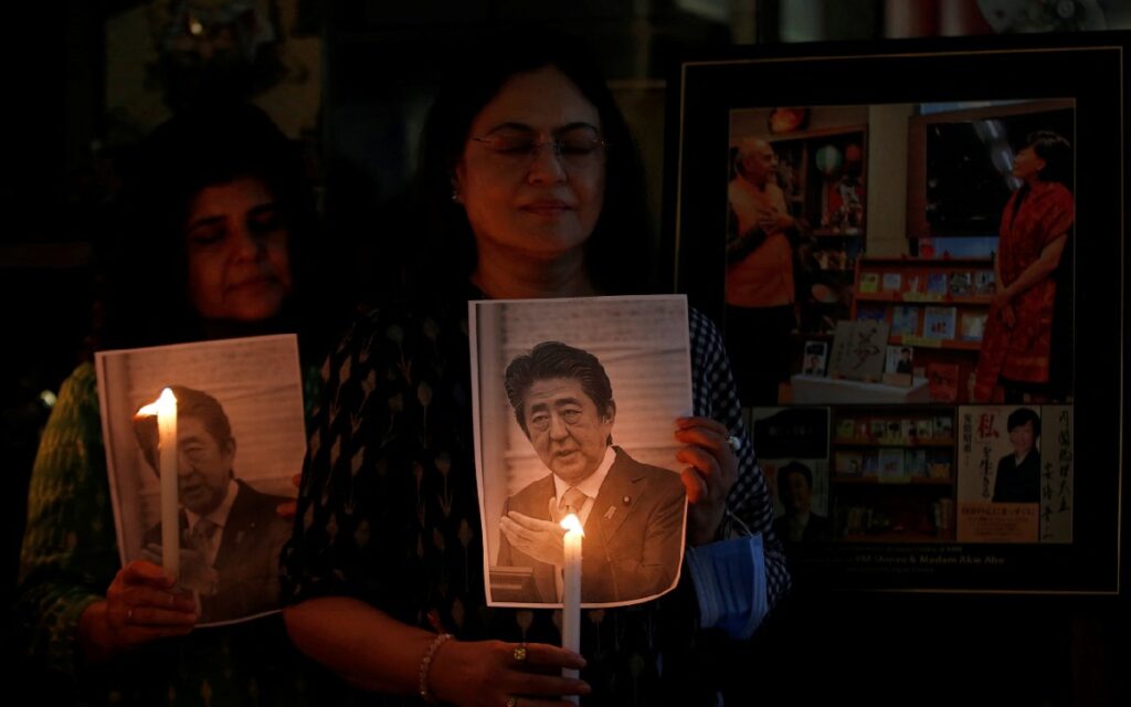 El cuerpo de Shinzo Abe regresa a Tokio mientras Japón llora al exgobernante asesinado