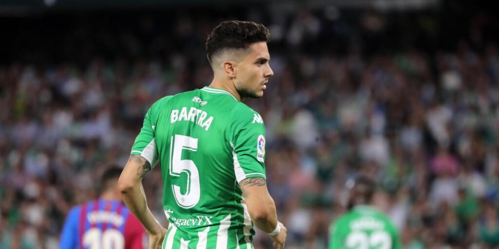 El juvenil Félix Garreta ocupa el lugar del lesionado Bartra