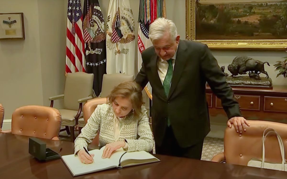 El mensaje de AMLO y Beatriz Gutiérrez Müller en el libro de visitantes de la Casa Blanca