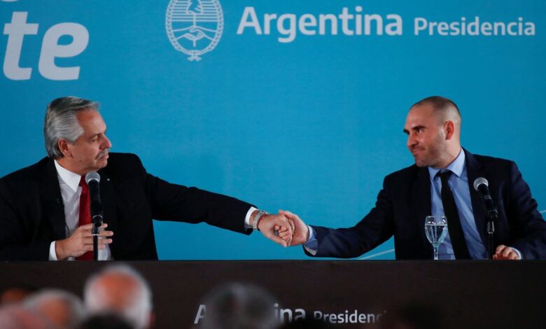 El ministro de Economía de Argentina cede a la presión del kirchnerismo y presenta su renuncia