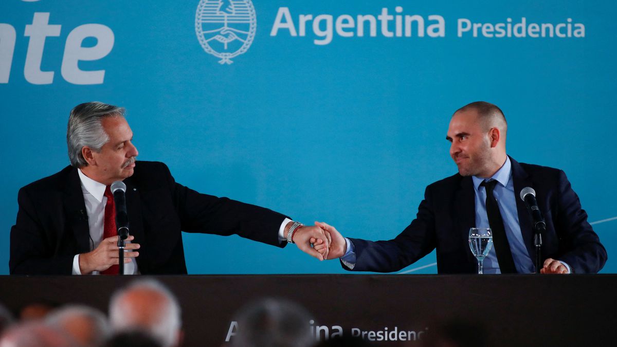 El ministro de Economía de Argentina cede a la presión del kirchnerismo y presenta su renuncia