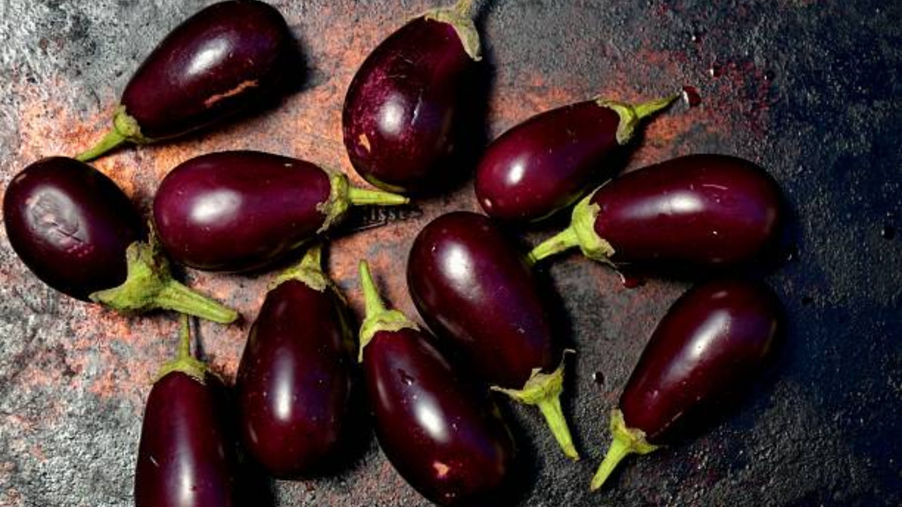 El motivo por el que siempre debes comprar las berenjenas pequeñas