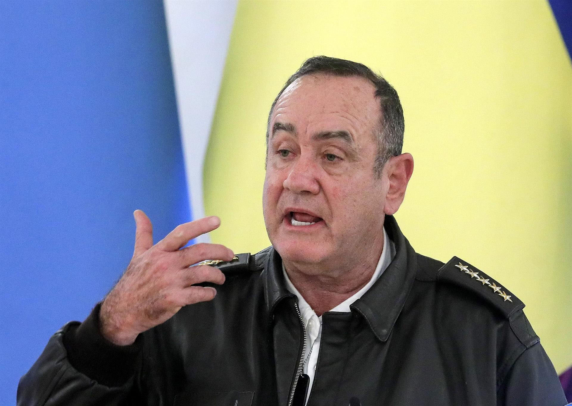 El presidente de Guatemala sale ileso de un ataque a tiros contra su comitiva