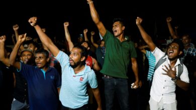El presidente de Sri Lanka renuncia al cargo tras su huida a Singapur