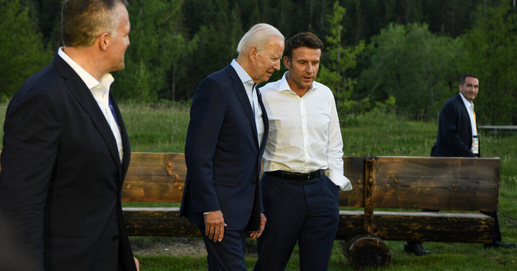 El presidente francés Macron ajusta su gabinete, buscando un nuevo comienzo