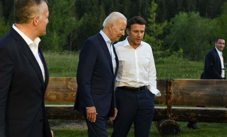 El presidente francés Macron ajusta su gabinete, buscando un nuevo comienzo