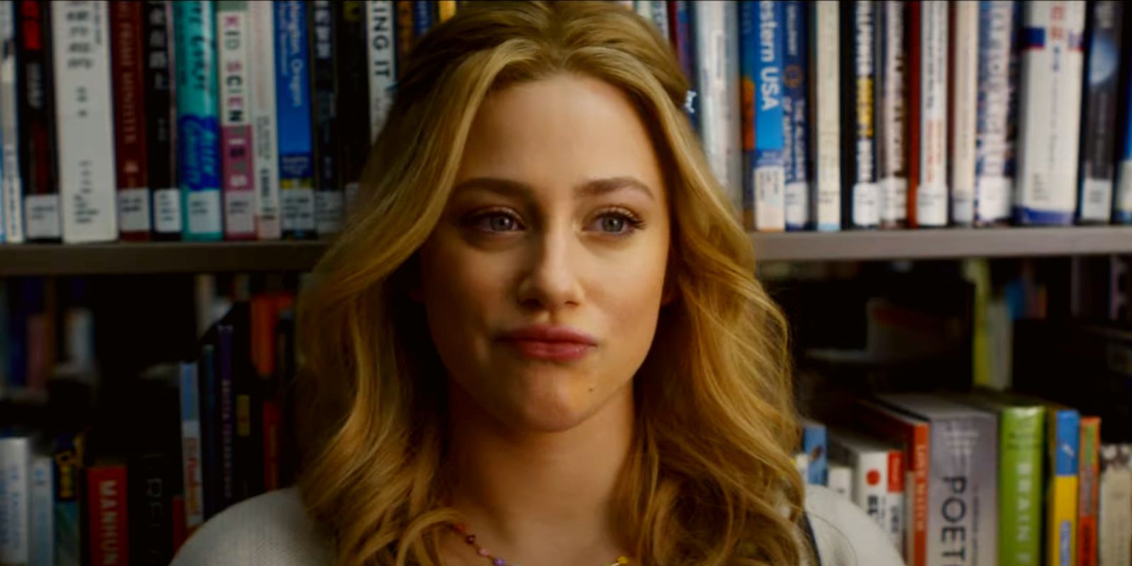 El tráiler de Look Both Ways envía a Lili Reinhart a realidades paralelas
