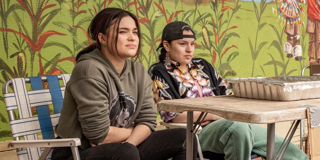 El tráiler de la temporada 2 de Reservation Dogs sigue a Elora a California