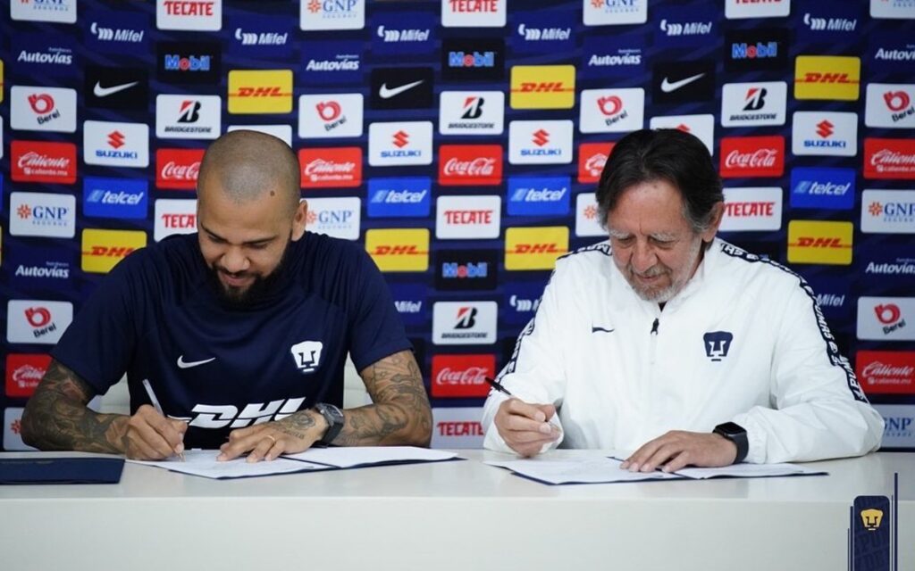 Es Dani Alves, oficialmente, jugador de Pumas | Video