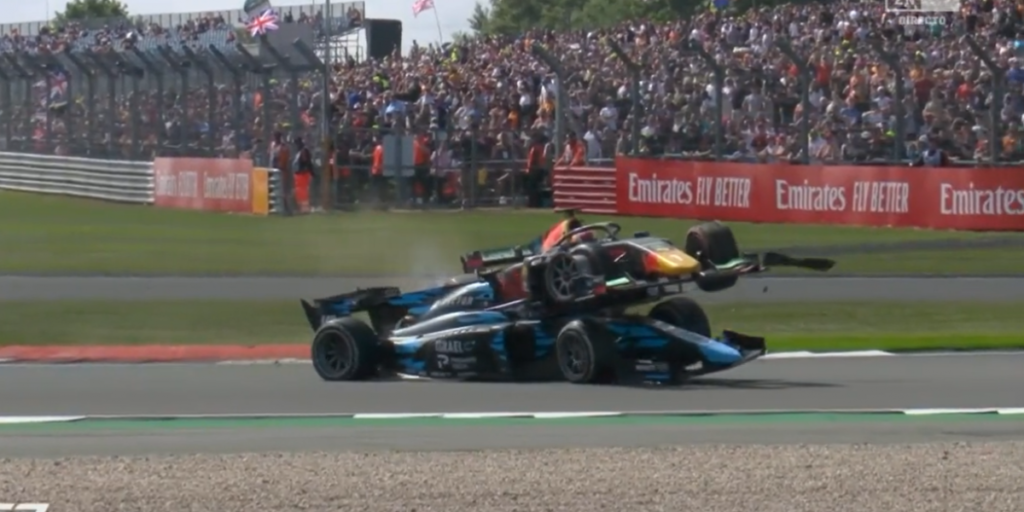 Espeluznante accidente, el 'Halo' le salva la vida