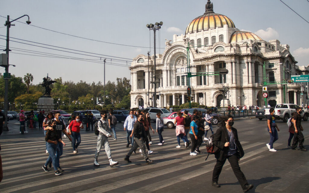 Estiman que quinta ola de COVID-19 en México comience a caer en un mes