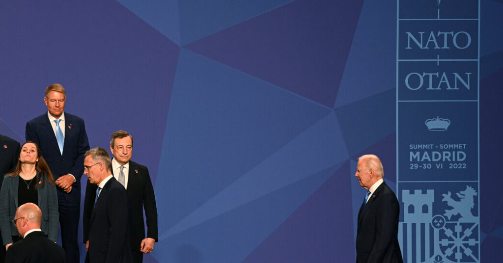 Etiquetada como un 'desafío' por la OTAN, China señala su propia visión del mundo de línea dura