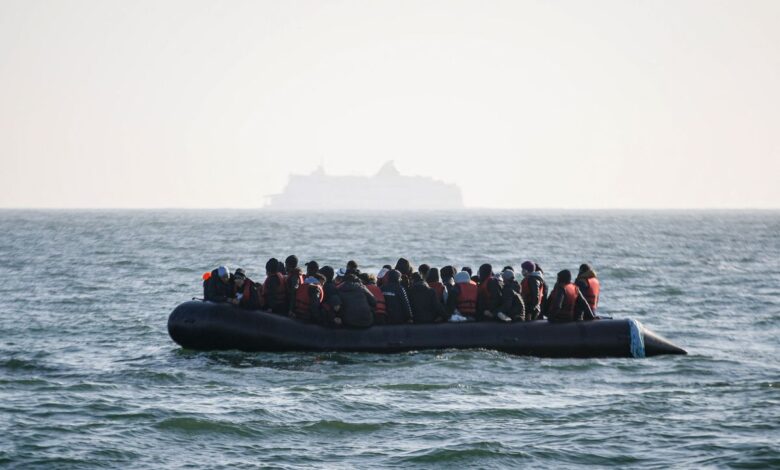Europol desmantela una gran red de tráfico de migrantes llevados en botes hinchables a Reino Unido