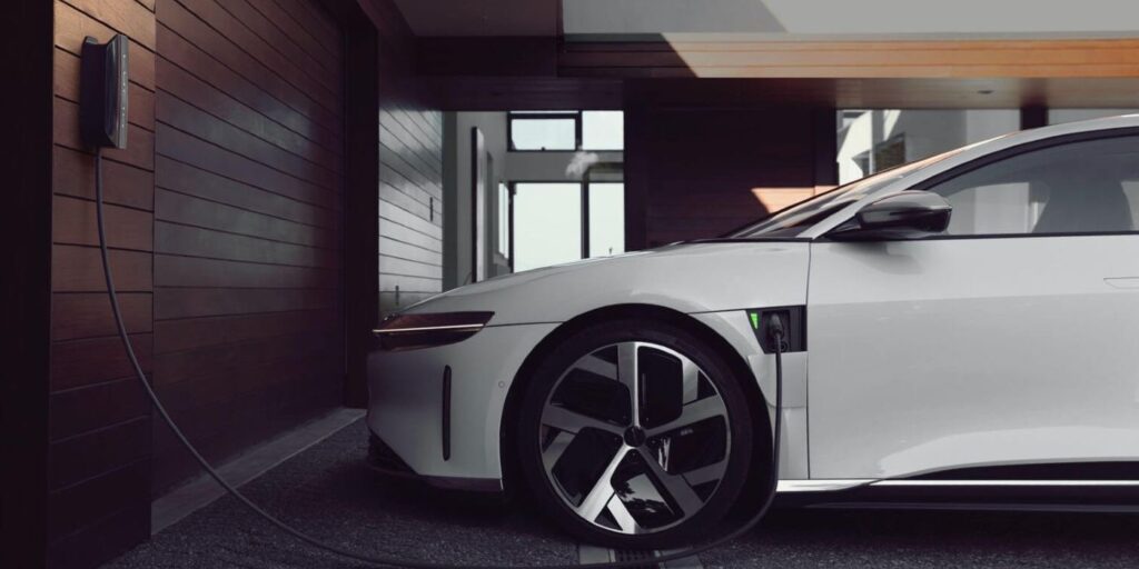 Explicación de las opciones de carga doméstica y pública de Lucid Air 2022