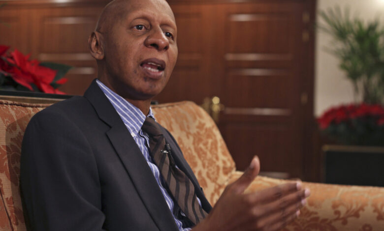 Familia del opositor cubano Guillermo Fariñas denuncia que está "secuestrado" por fuerzas de seguridad