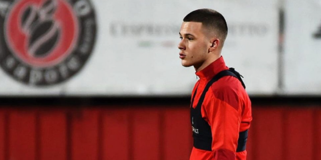 Filip Stevanovic, del Manchester City, se entrena con el Girona