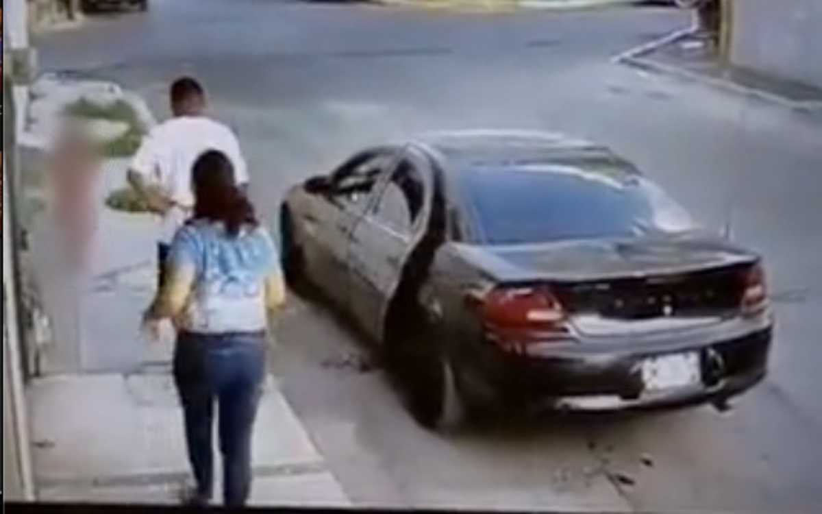 Fiscalía y policía de NL buscan al agresor de una niña captado en video